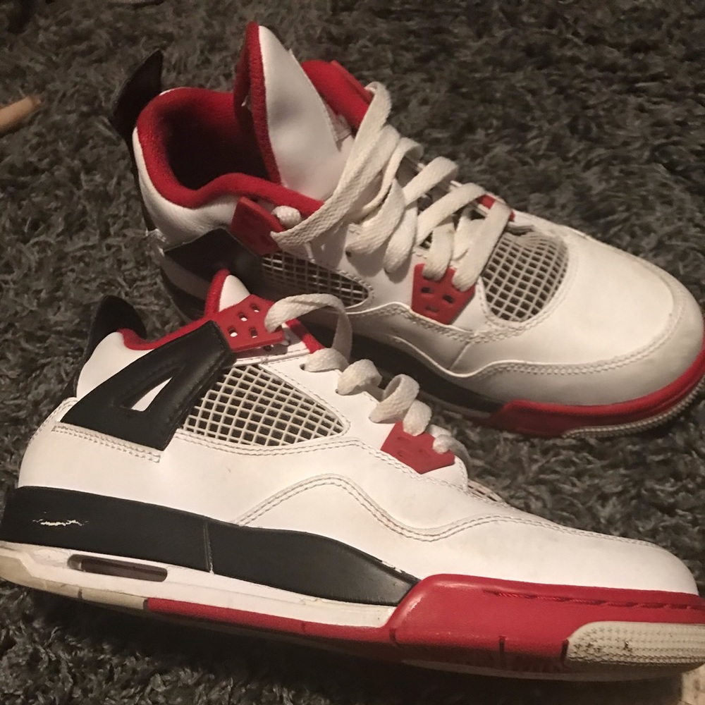 Jordan 4s